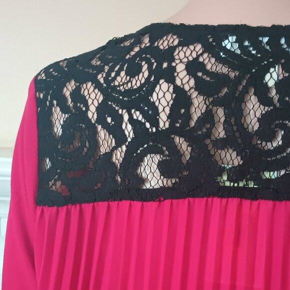 Michael Kors Pleated Back Blouse L Magenta with Black Lace Yoke Short Sleeve Top - Picture 4 of 12